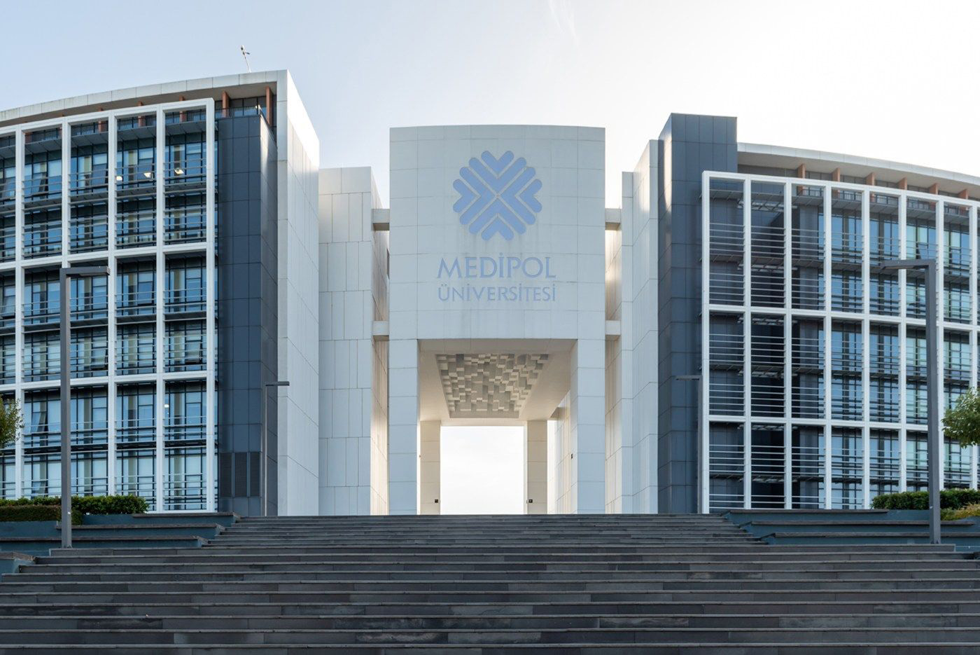 جامعة ميديبول